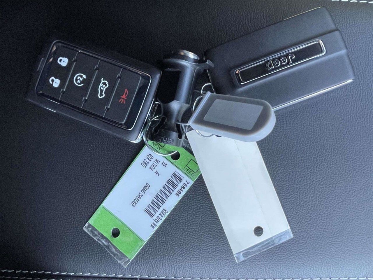 New 2025 Jeep Grand Cherokee Altitude image 35