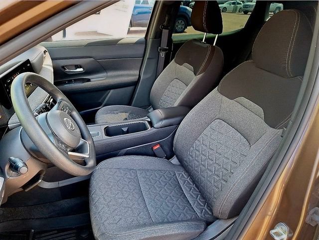 Certified 2025 Nissan Kicks SV w/ Charging Package FWD image 10