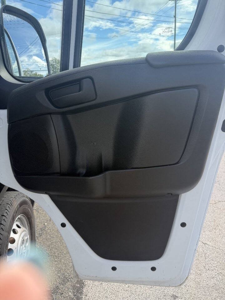 Used 2025 RAM ProMaster 3500 w/ Convenience Group FWD image 4