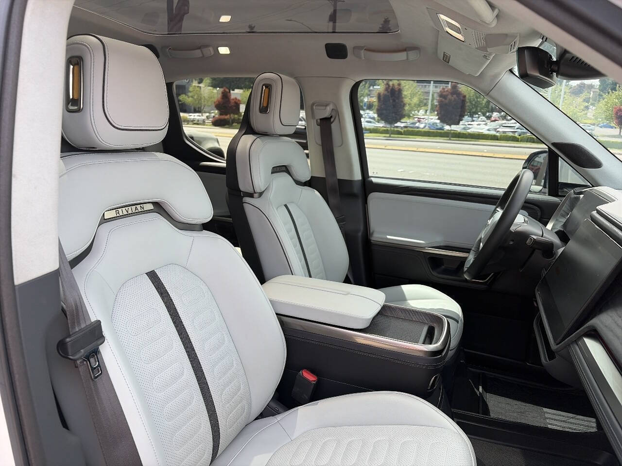 Used 2022 Rivian R1T Adventure AWD/4WD image 19