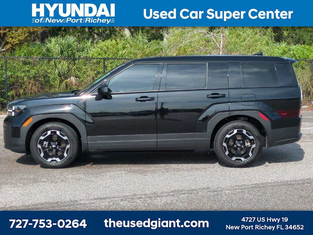 Used 2025 Hyundai Santa Fe SE FWD image 2