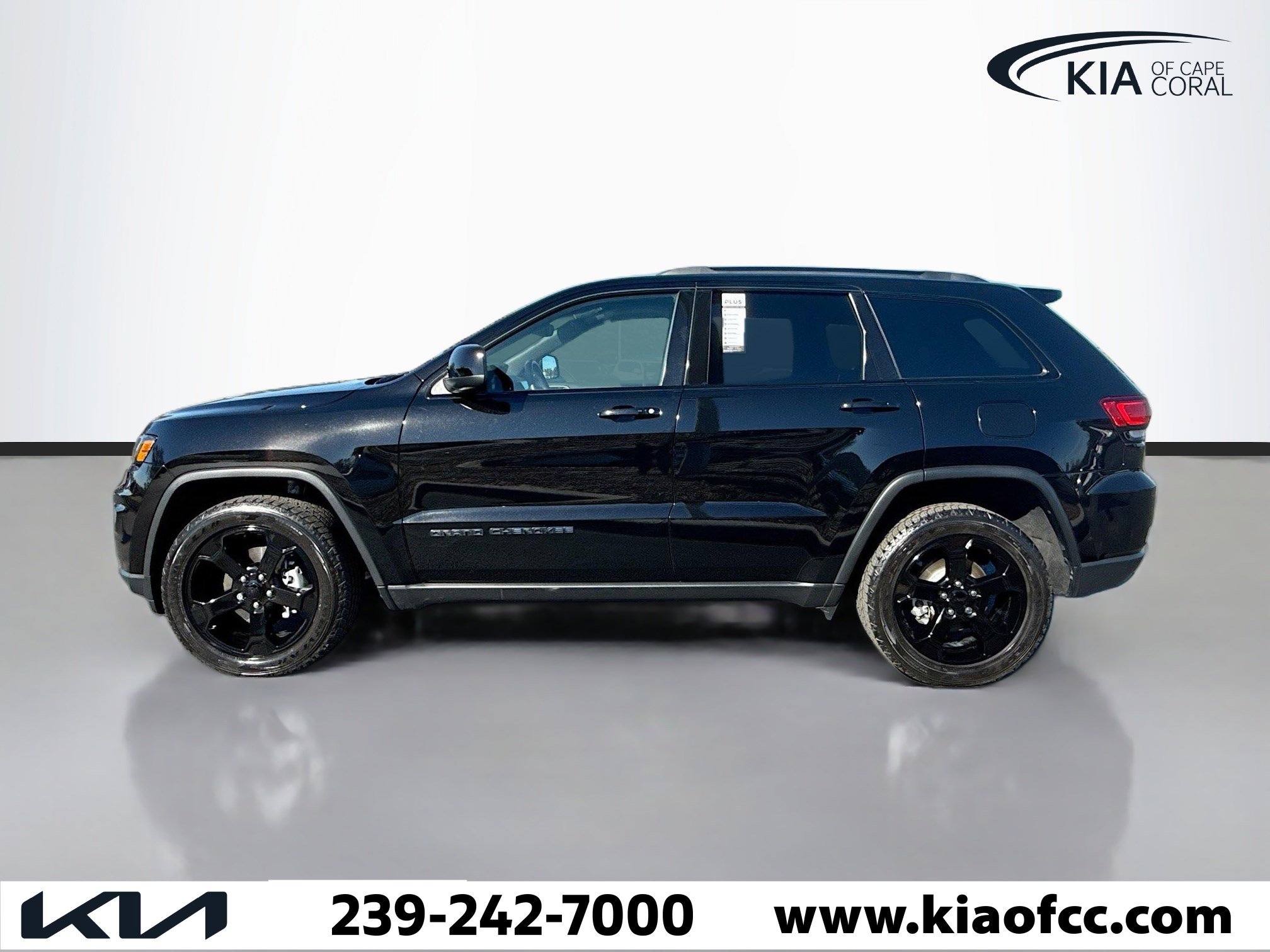 Used 2019 Jeep Grand Cherokee Laredo image 2