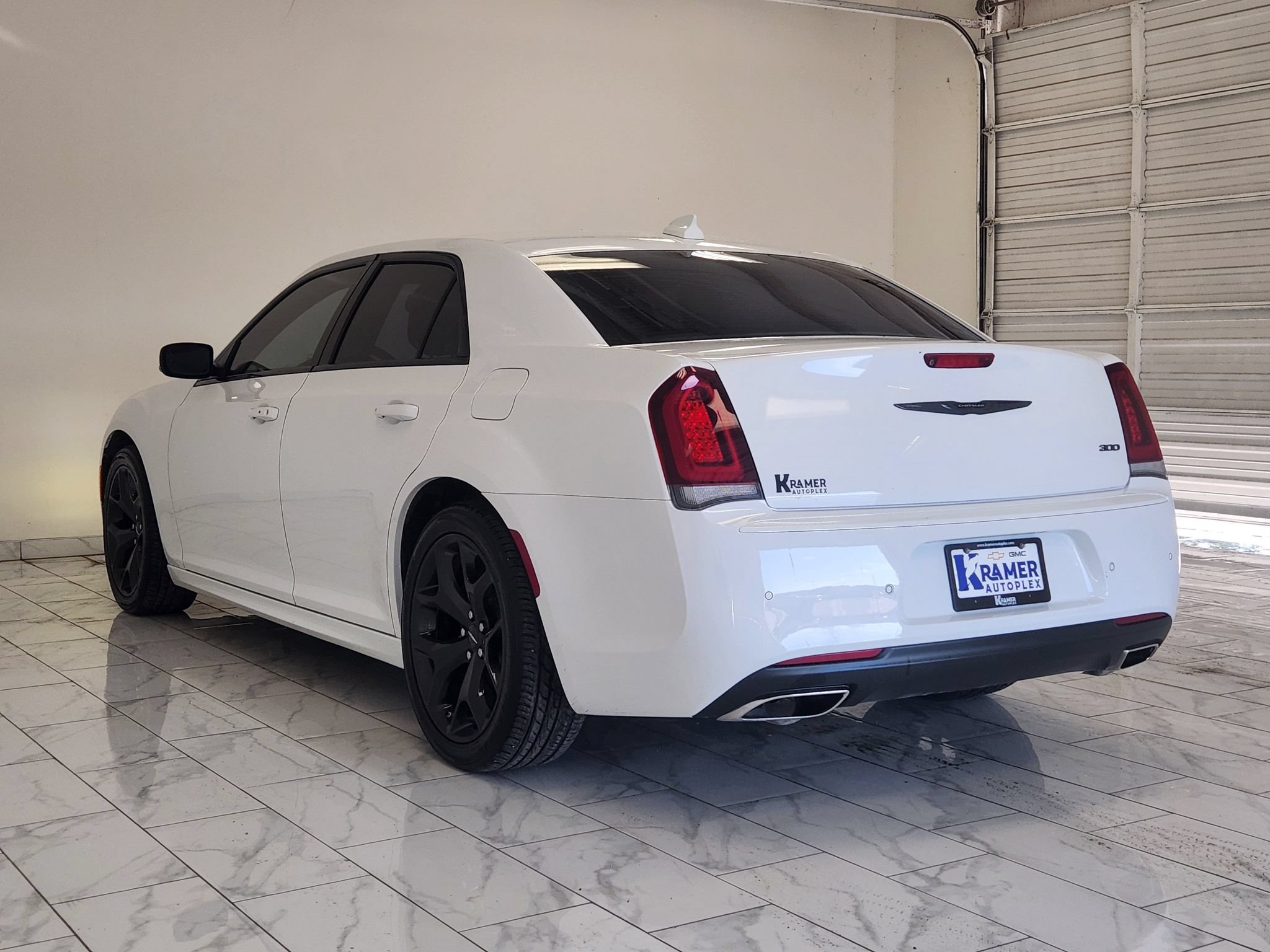 Used 2022 Chrysler 300 Touring L RWD image 7
