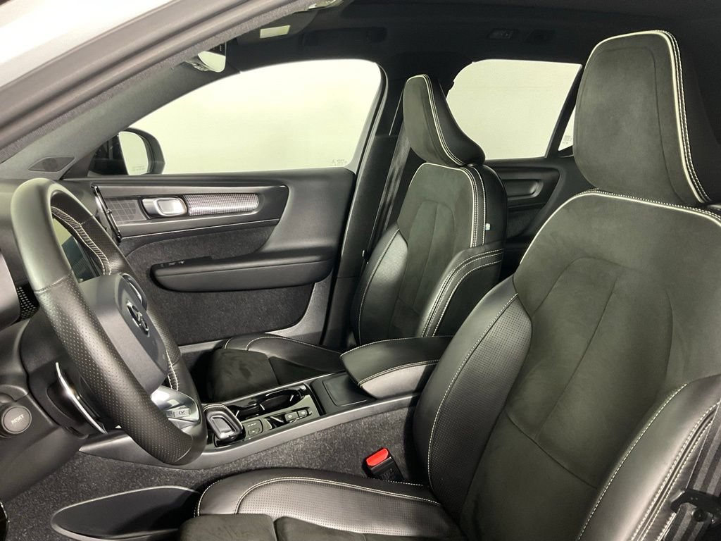 Used 2019 Volvo XC40 T5 R-Design AWD/4WD image 14