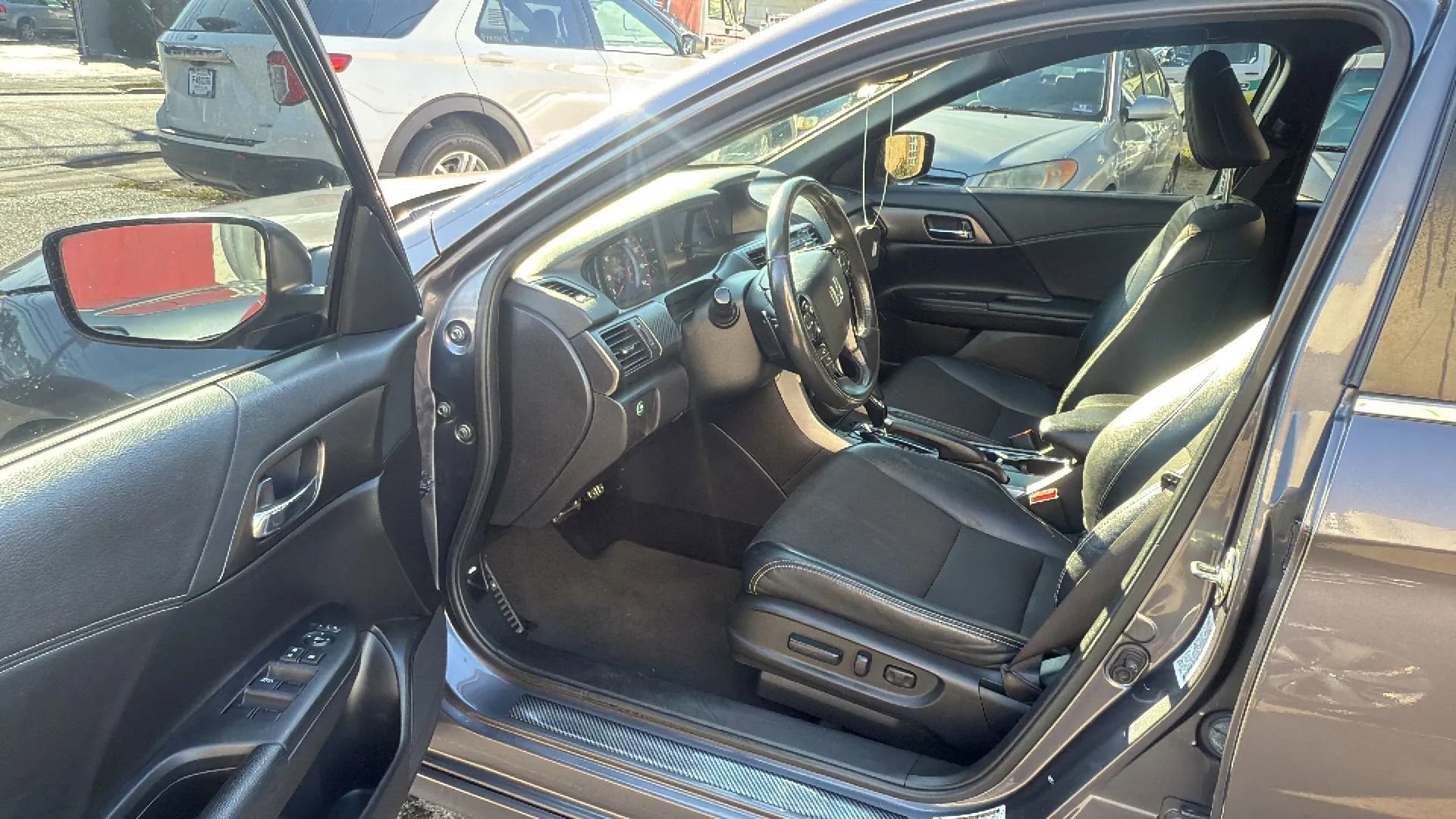 Used 2017 Honda Accord Sport image 23