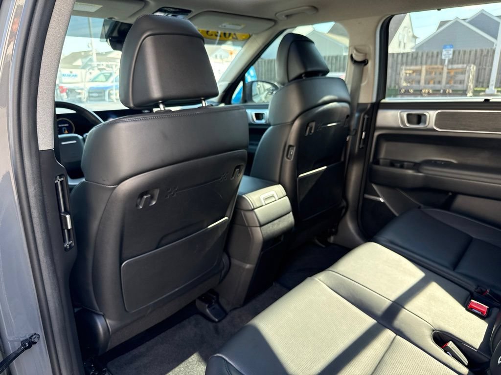 Used 2025 Hyundai Santa Fe Limited AWD/4WD image 30
