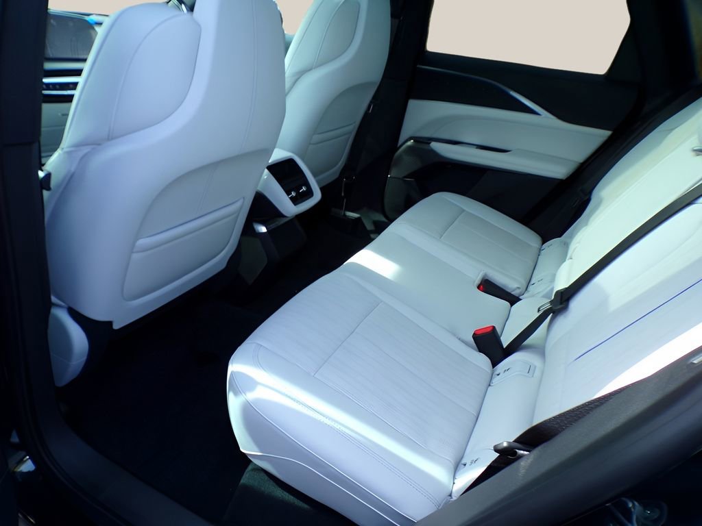 Used 2024 Cadillac Lyriq Sport image 6