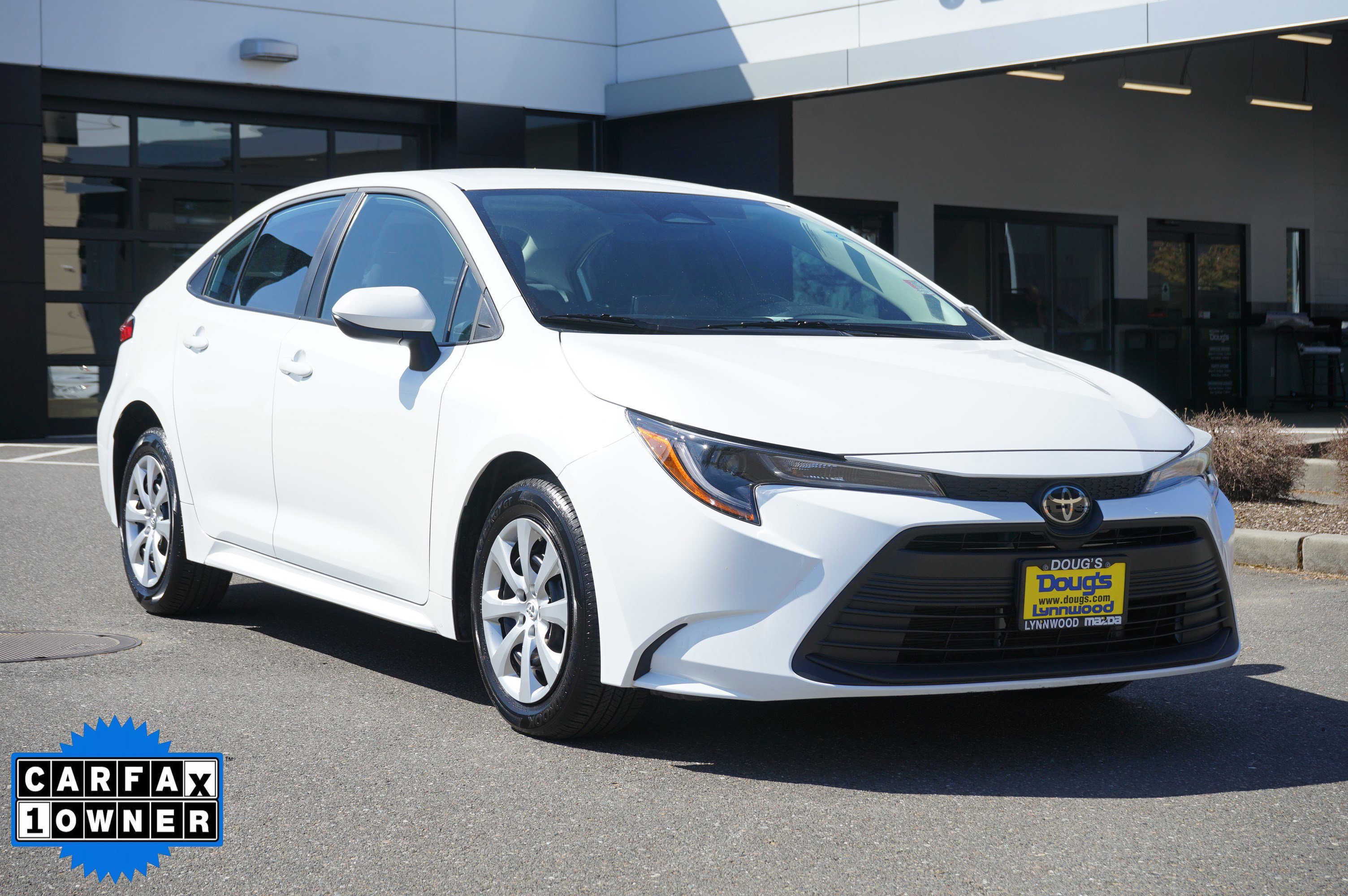 Used 2025 Toyota Corolla LE FWD image 1