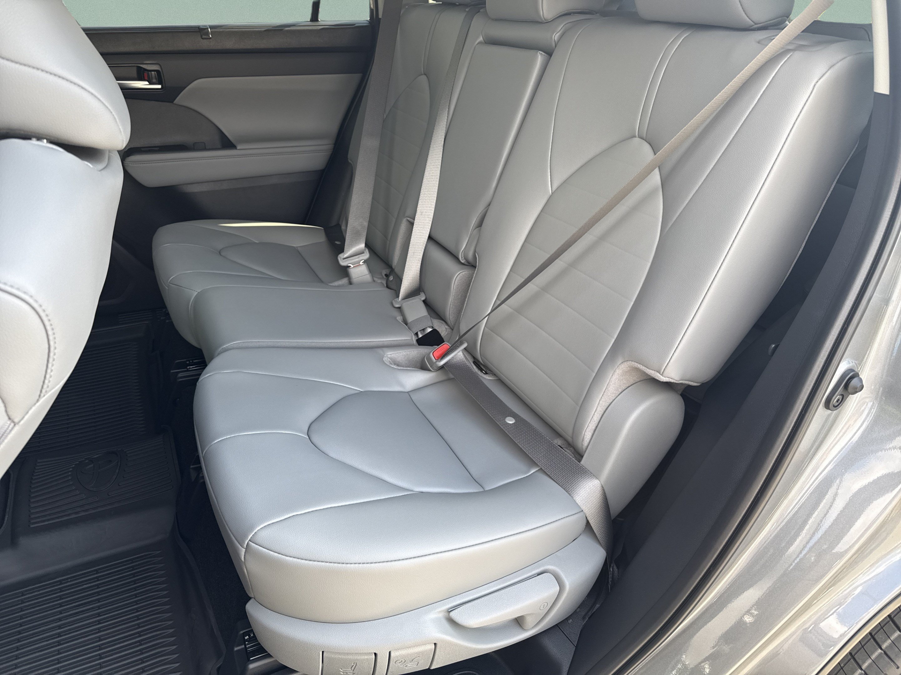 New 2026 Toyota Highlander XLE AWD/4WD image 24