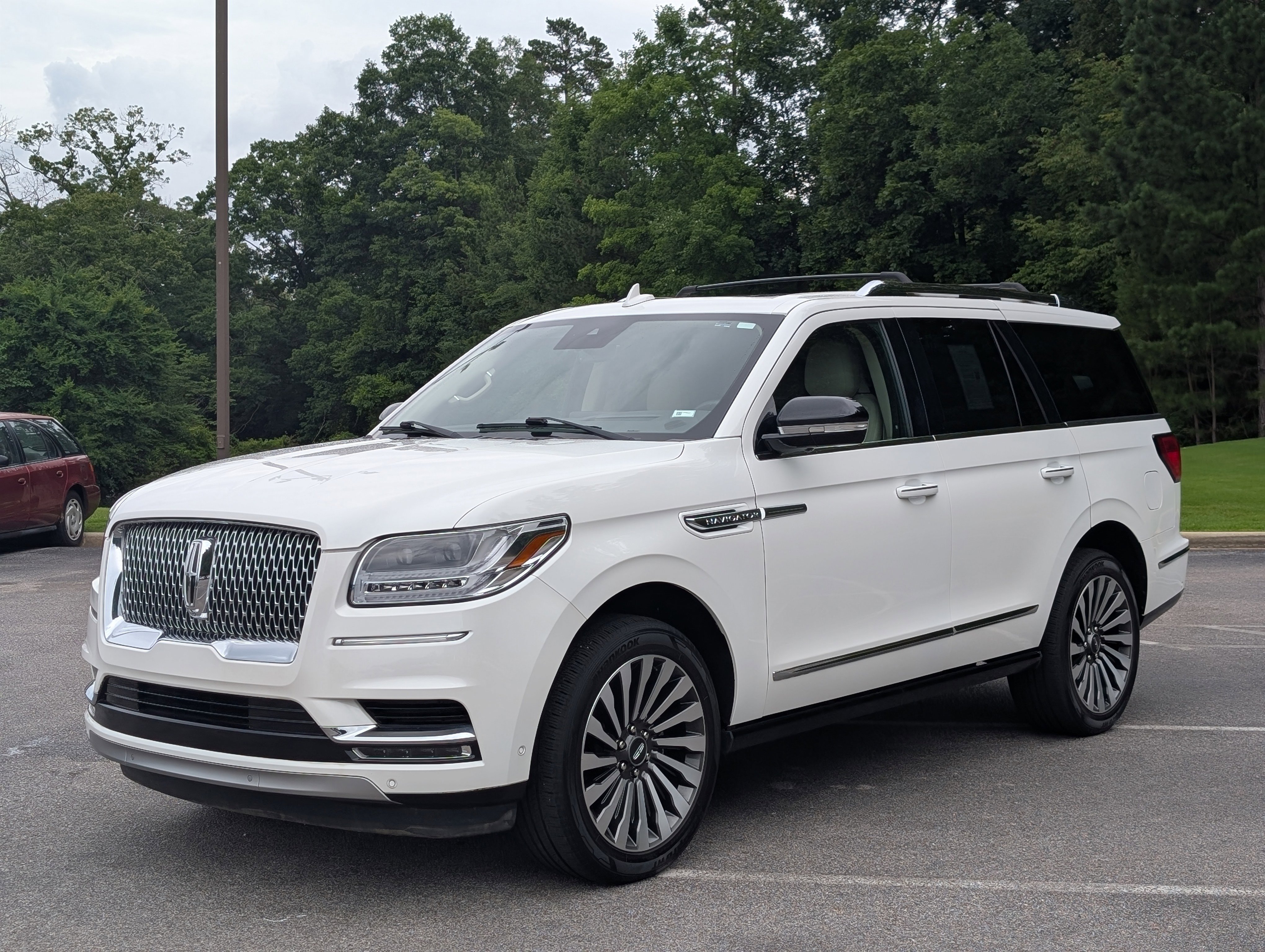 Used 2021 Lincoln Navigator Reserve w/ Luxury Package RWD image 2