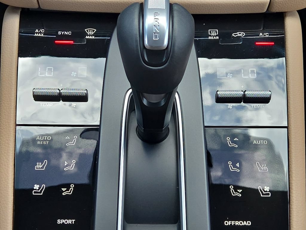 Certified 2026 Porsche Macan AWD/4WD image 13
