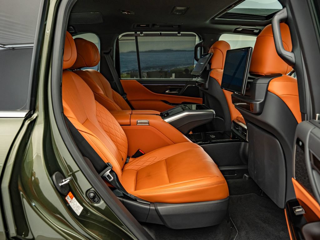 Used 2025 Lexus LX 700h Ultra Luxury AWD/4WD image 39