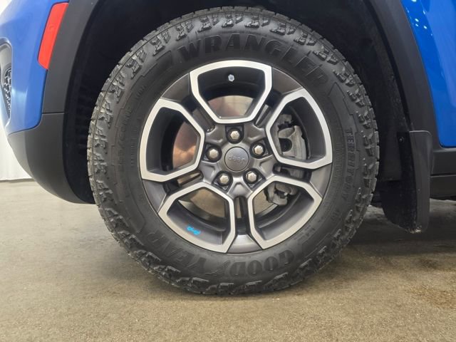 Used 2023 Jeep Grand Cherokee Trailhawk w/ Luxury Tech Group III image 22