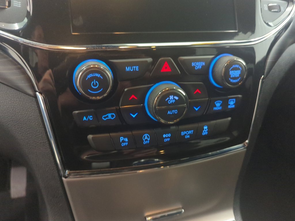 Used 2021 Jeep Grand Cherokee Laredo X AWD/4WD image 22