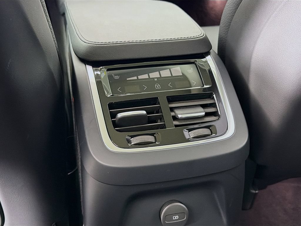 Certified 2023 Volvo XC90 T8 Plus AWD/4WD image 27