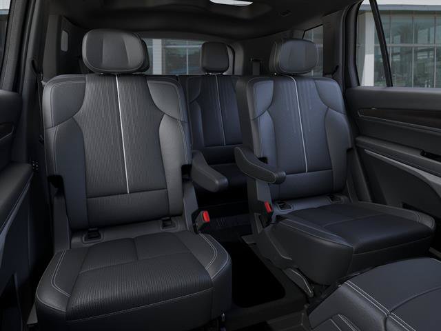 New 2027 Cadillac Vistiq Luxury w/ LPO, Floor Liner Package AWD/4WD image 17