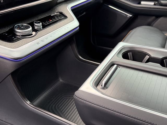 Used 2025 Ford Expedition Tremor AWD/4WD image 18