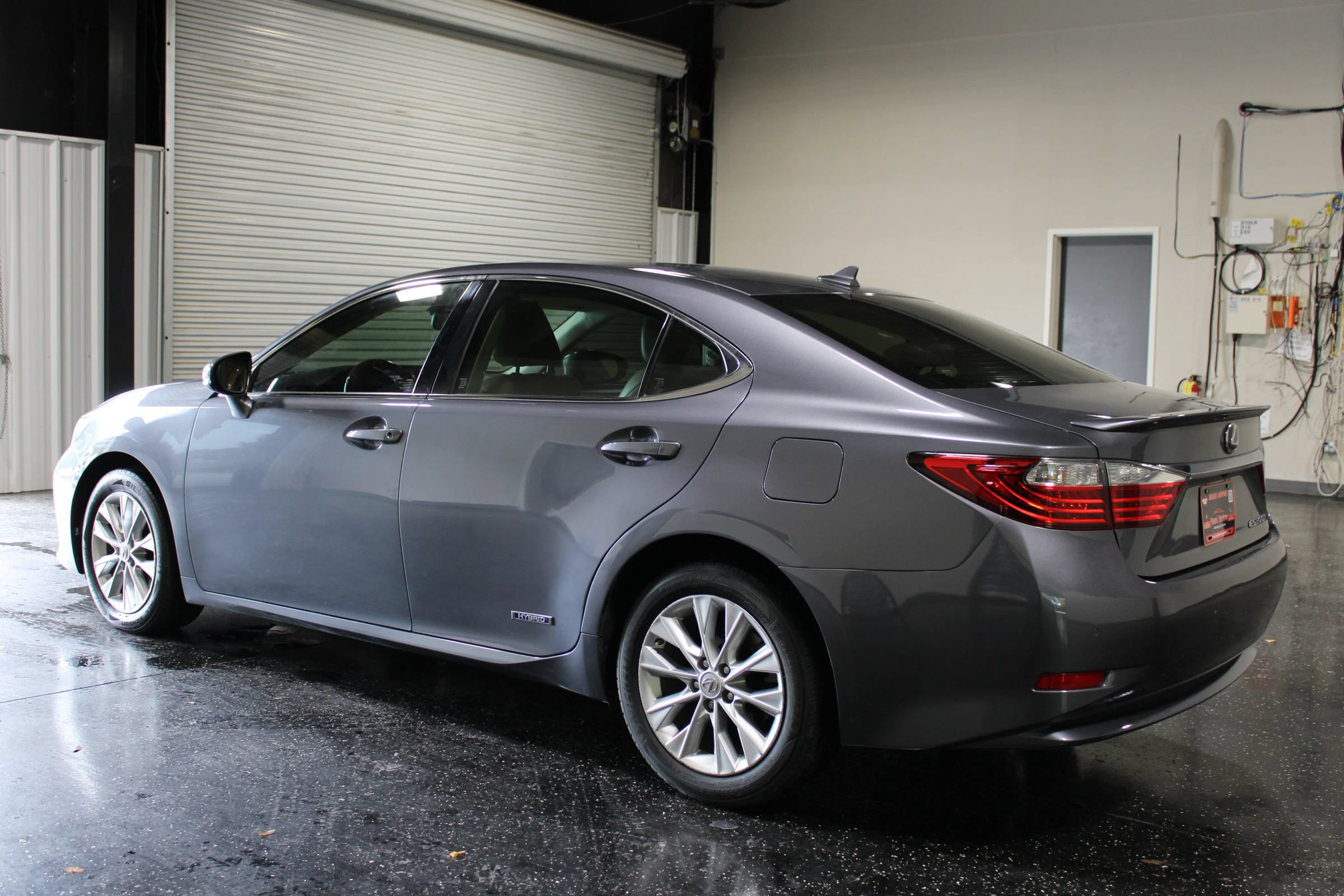 Used 2013 Lexus ES 300h w/ Luxury Pkg FWD image 5