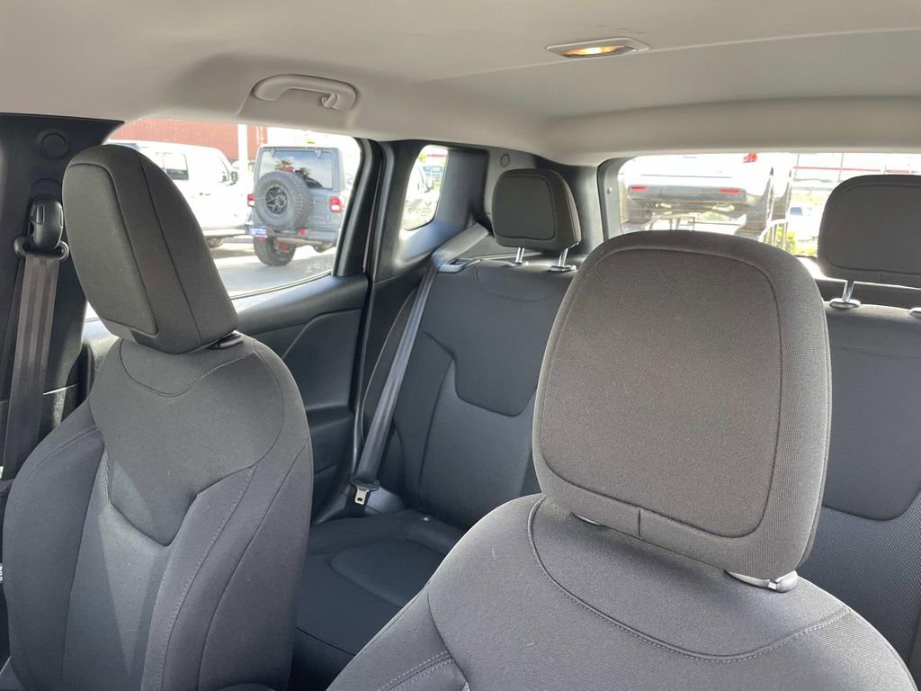 Used 2022 Jeep Renegade Sport image 27