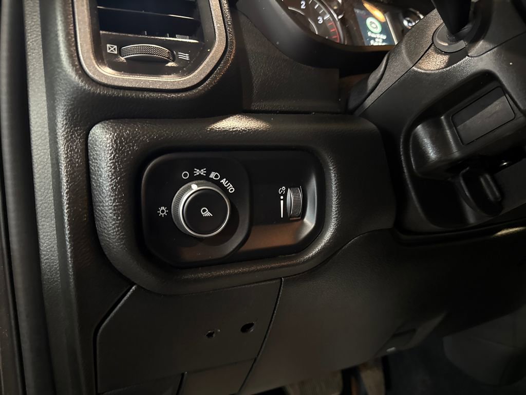 Used 2024 RAM 2500 Tradesman w/ Chrome Appearance Group image 13