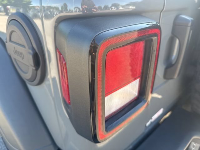 Used 2021 Jeep Wrangler Sport AWD/4WD image 10