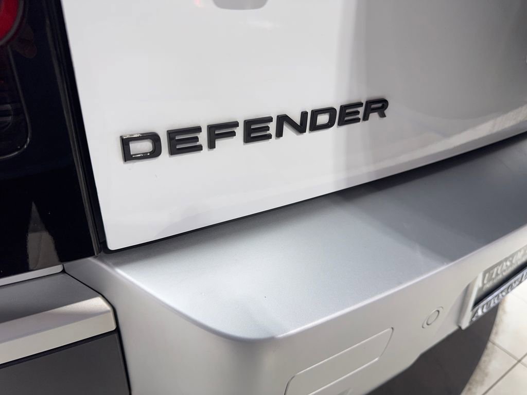 Used 2025 Land Rover Defender 110 S image 21