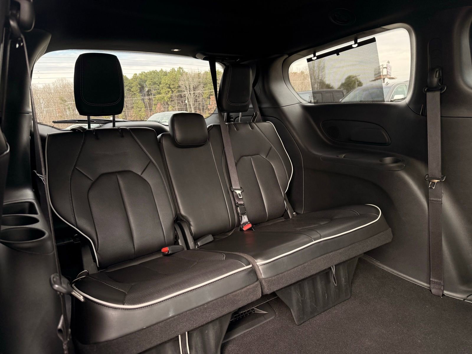 Used 2025 Chrysler Pacifica Limited FWD image 23