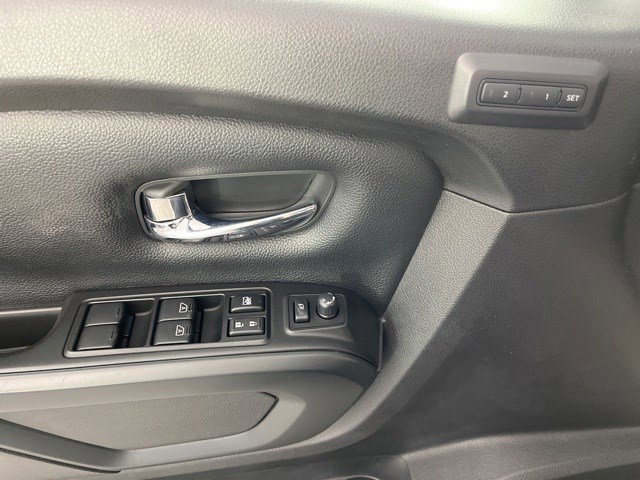 Used 2018 Nissan Titan SL w/ Midnight Edition RWD image 27