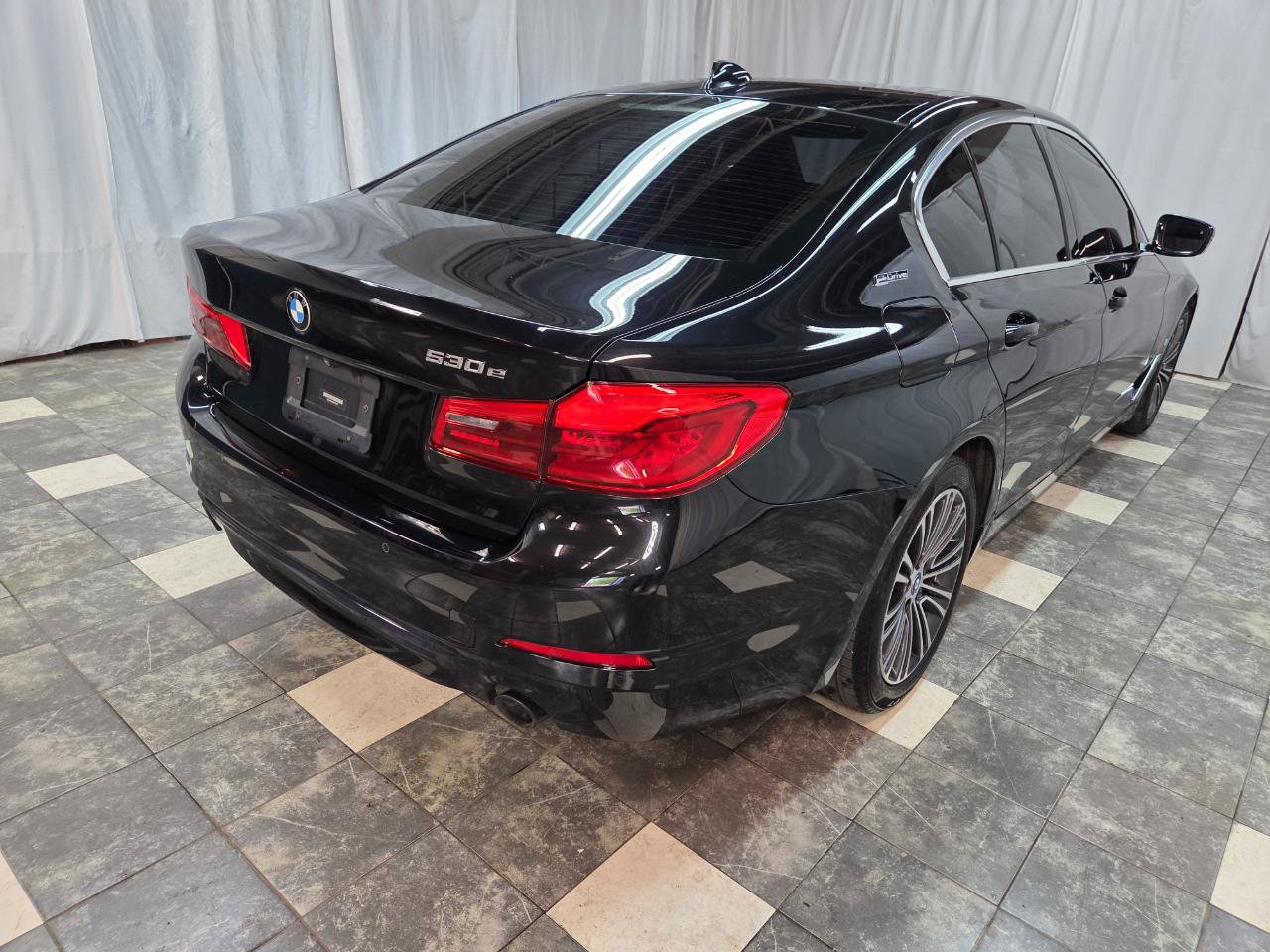 Used 2019 BMW 530e xDrive w/ Convenience Package AWD/4WD image 5