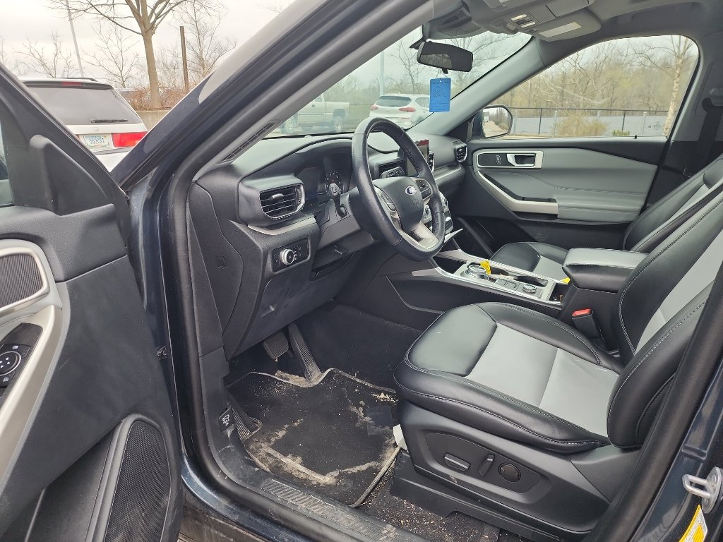 Used 2023 Ford Explorer XLT w/ Equipment Group 202A image 10