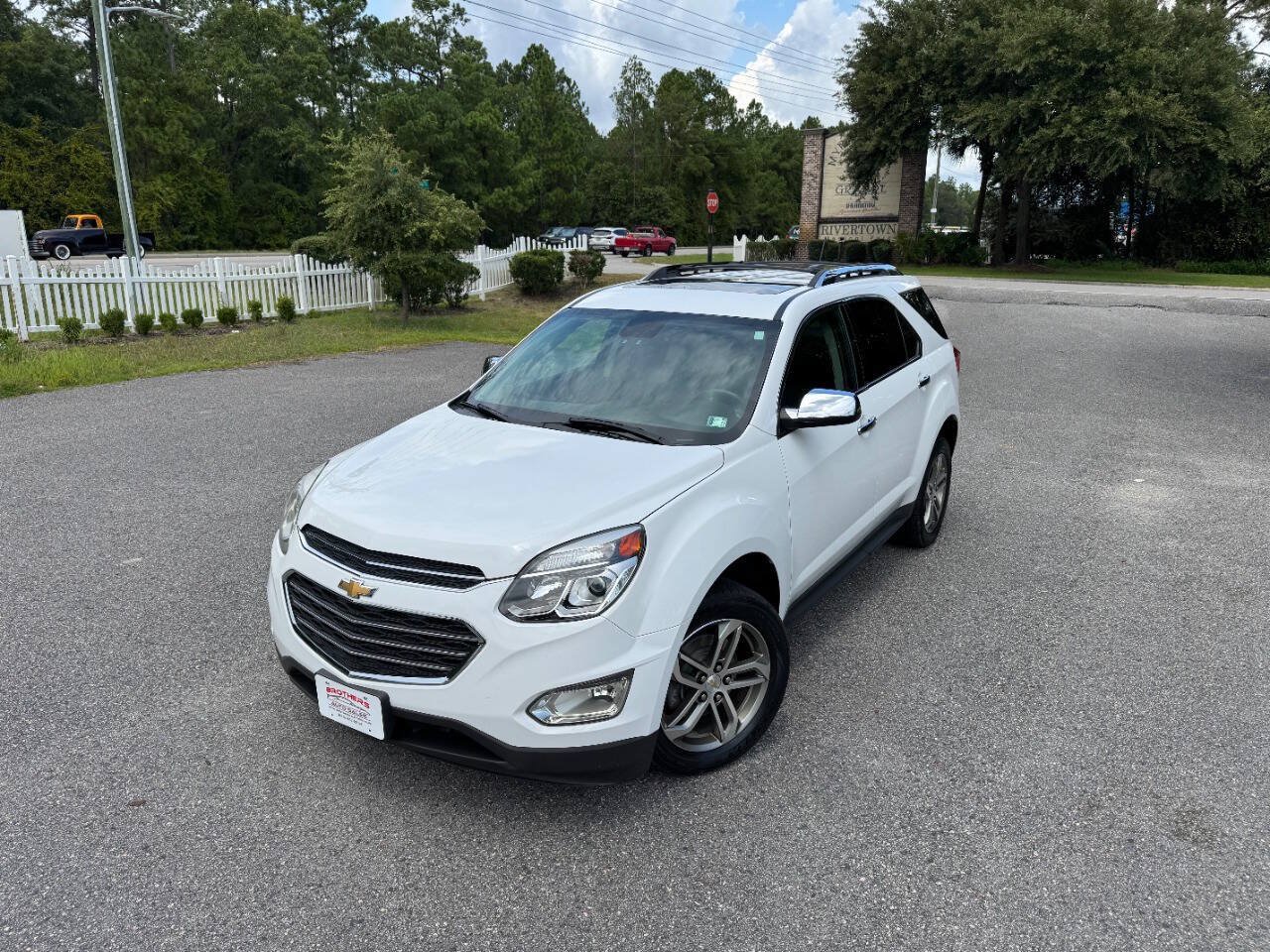 Used 2017 Chevrolet Equinox Premier w/ Enhanced Convenience Package AWD/4WD image 30