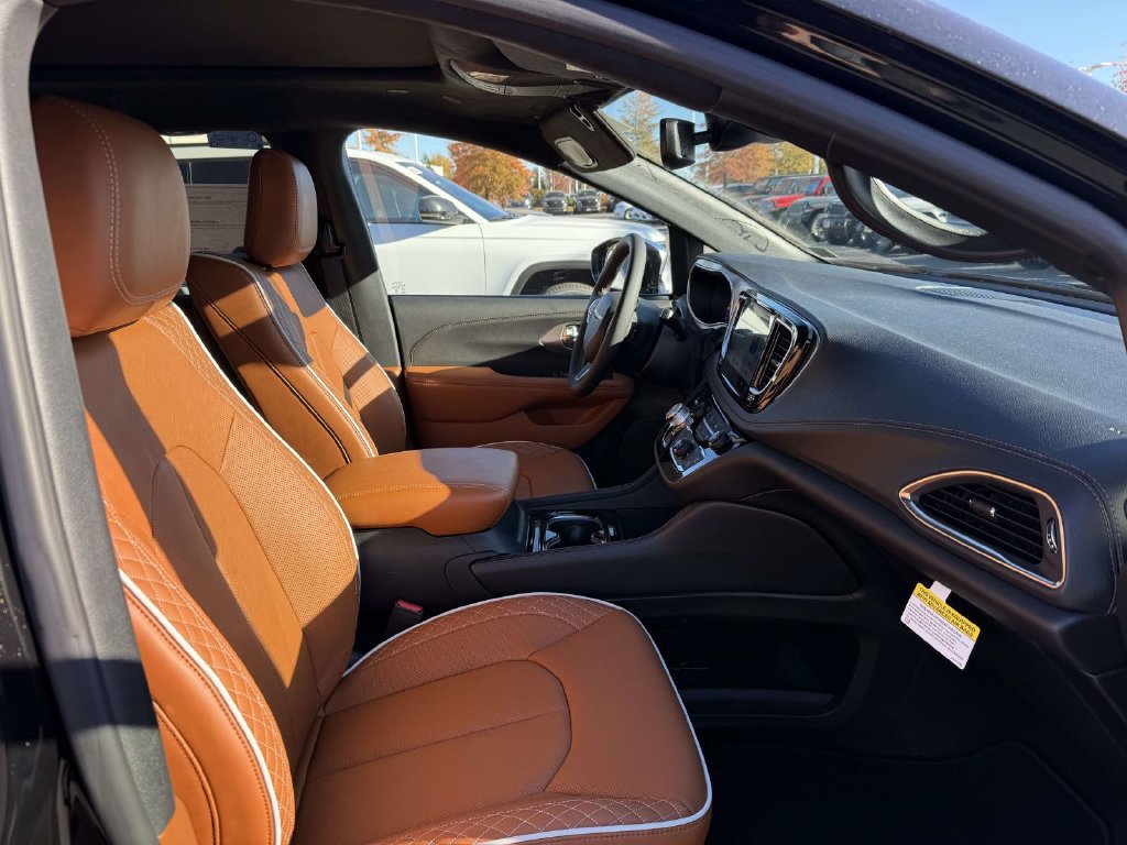 New 2026 Chrysler Pacifica Pinnacle FWD image 14