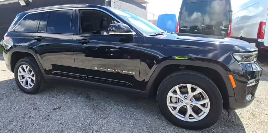 Used 2022 Jeep Grand Cherokee Limited AWD/4WD image 9