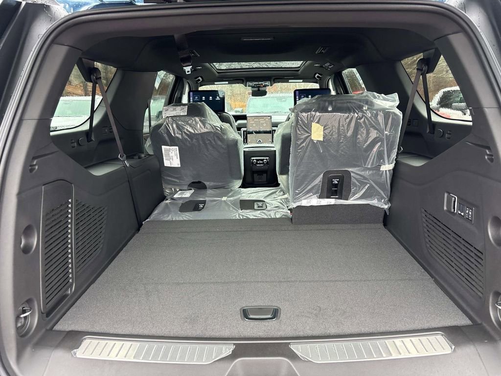 New 2026 GMC Yukon XL Denali w/ Advanced Technology Package image 4