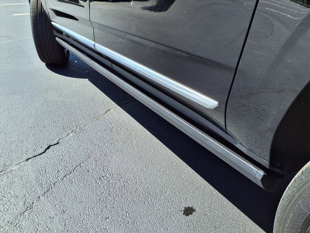 Used 2022 GMC Yukon XL Denali w/ Denali Premium Package image 4