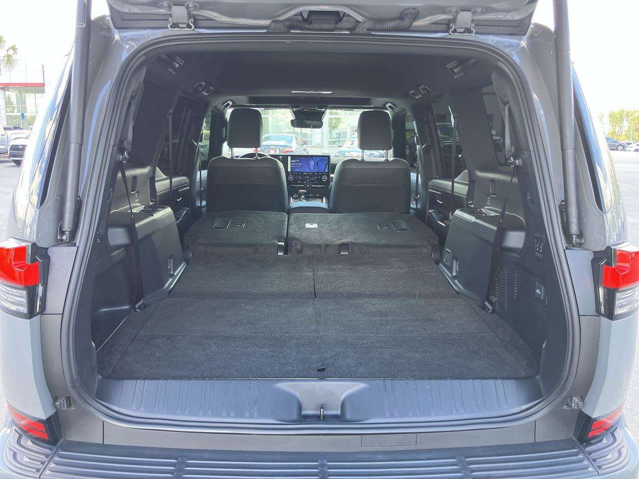 Used 2024 Lexus GX 550 w/ Accessory Package (31) AWD/4WD image 32