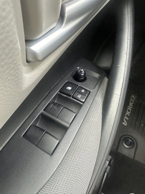 Used 2020 Toyota Corolla LE image 17