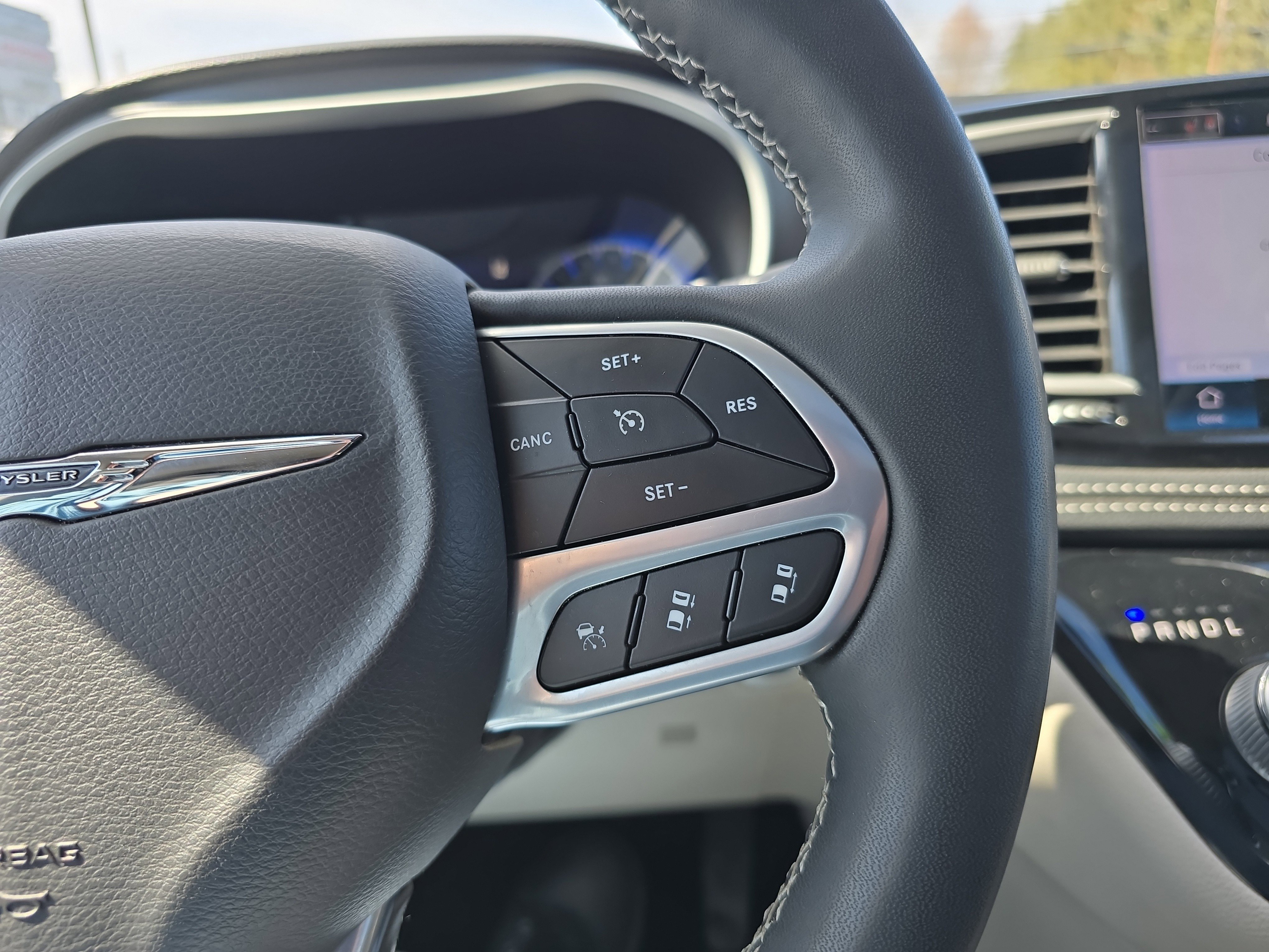 Used 2022 Chrysler Pacifica Touring-L image 23