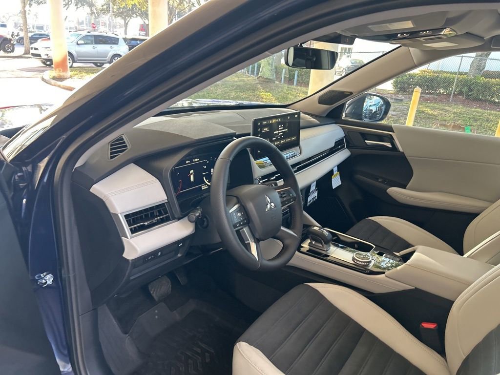 New 2026 Mitsubishi Outlander SE image 6