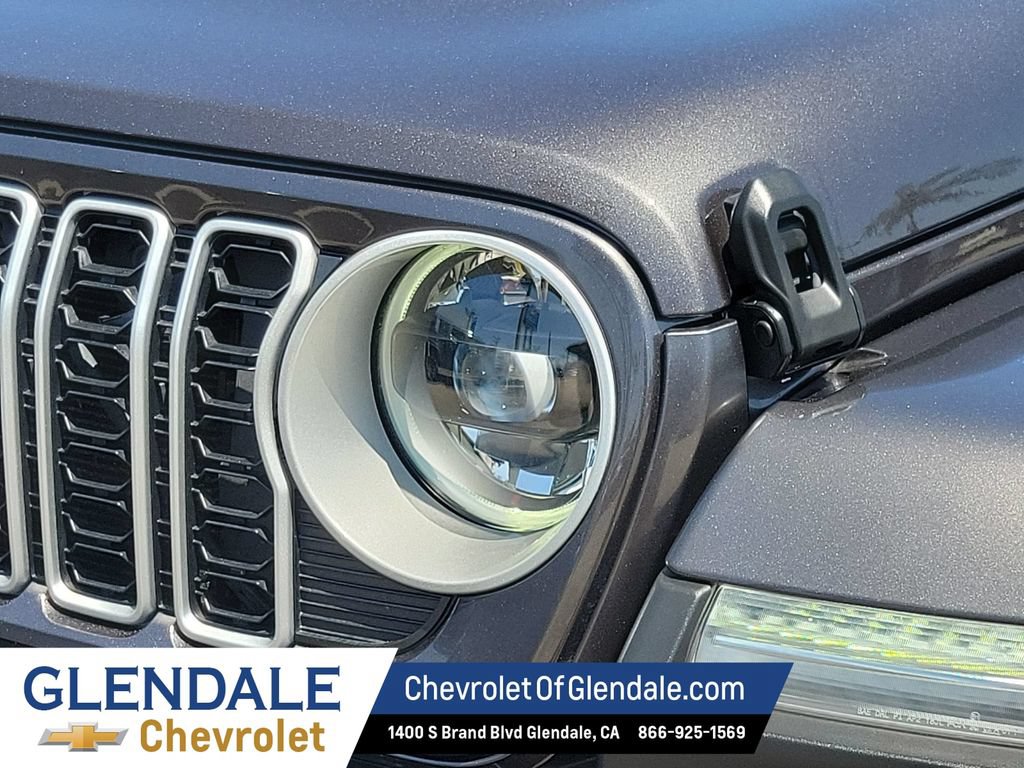 Used 2025 Jeep Wrangler Unlimited Sahara AWD/4WD image 17