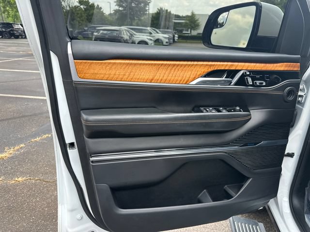 Used 2022 Jeep Grand Wagoneer Series III w/ Rear Seat Video Group 1 AWD/4WD image 12