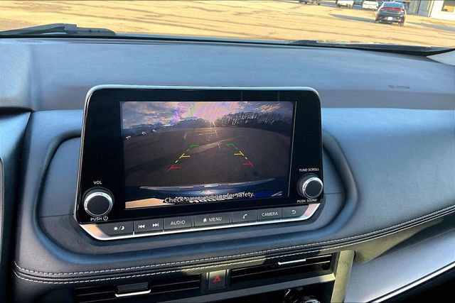 Used 2023 Nissan Rogue SV image 14