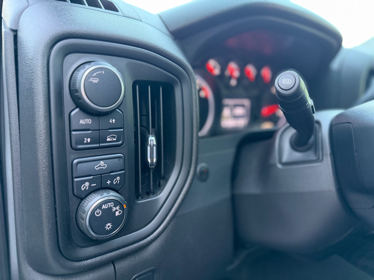 Used 2022 Chevrolet Silverado 1500 Custom image 22