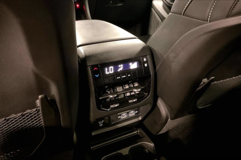 Used 2025 Jeep Grand Cherokee L Altitude AWD/4WD image 31