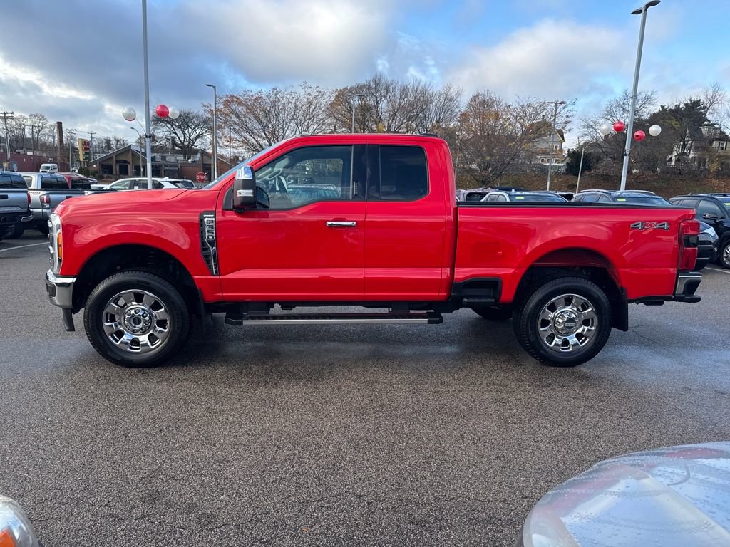 Used 2023 Ford F350 Lariat w/ Chrome Package image 4