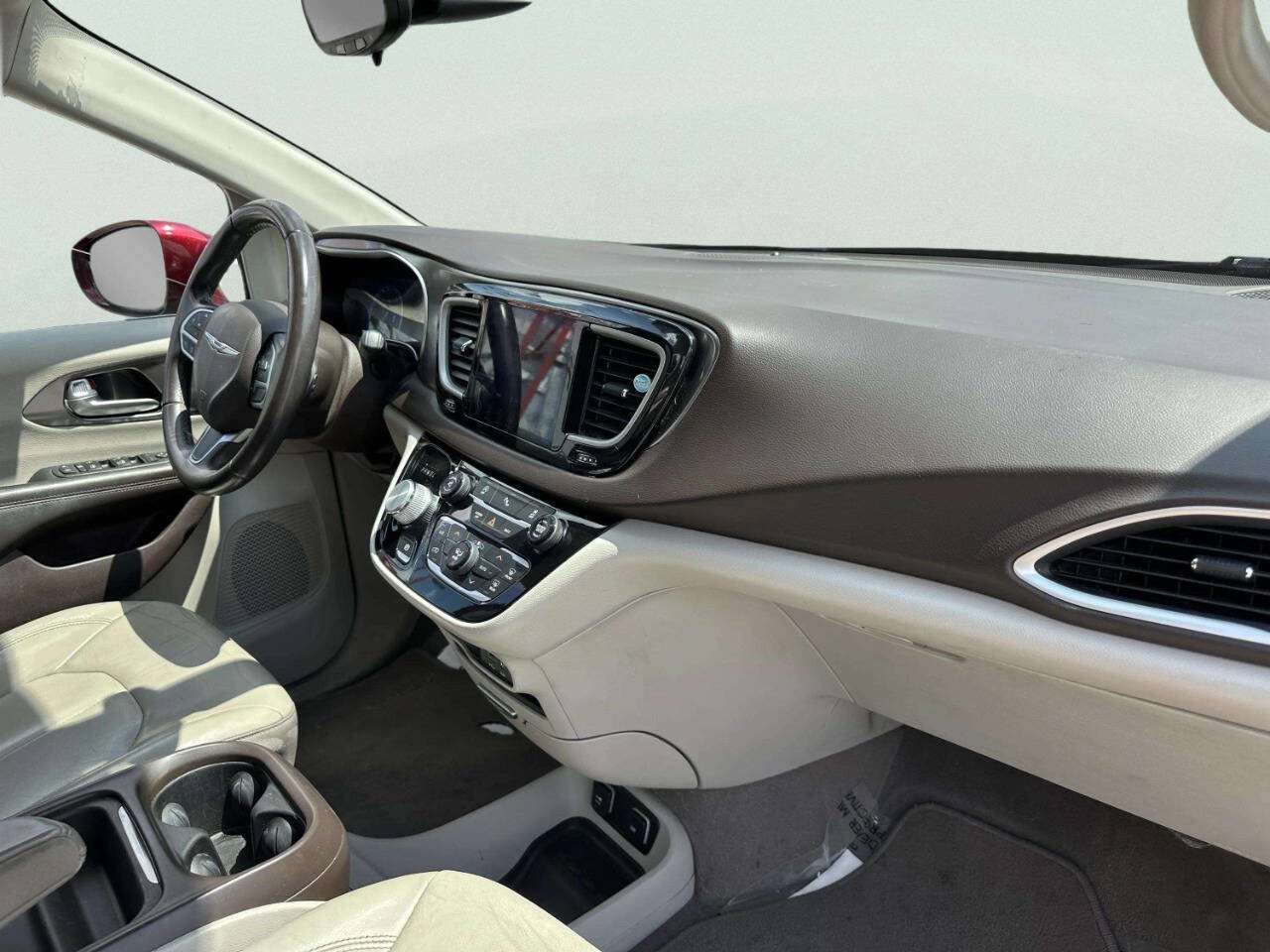 Used 2017 Chrysler Pacifica Touring-L FWD image 21