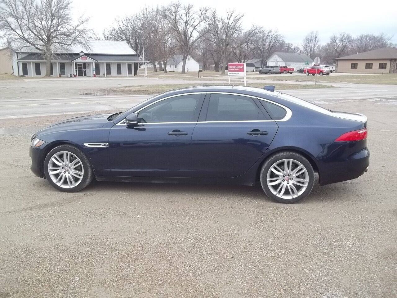 Used 2016 Jaguar XF Prestige AWD/4WD image 1