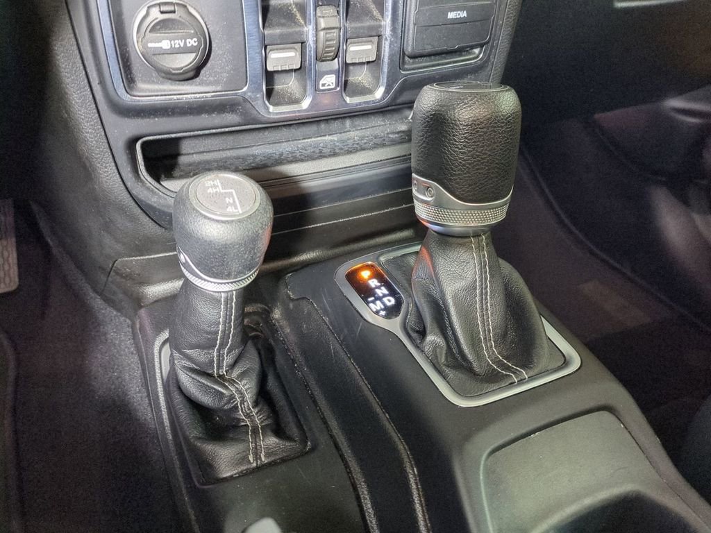 Used 2019 Jeep Wrangler Unlimited Sahara image 21
