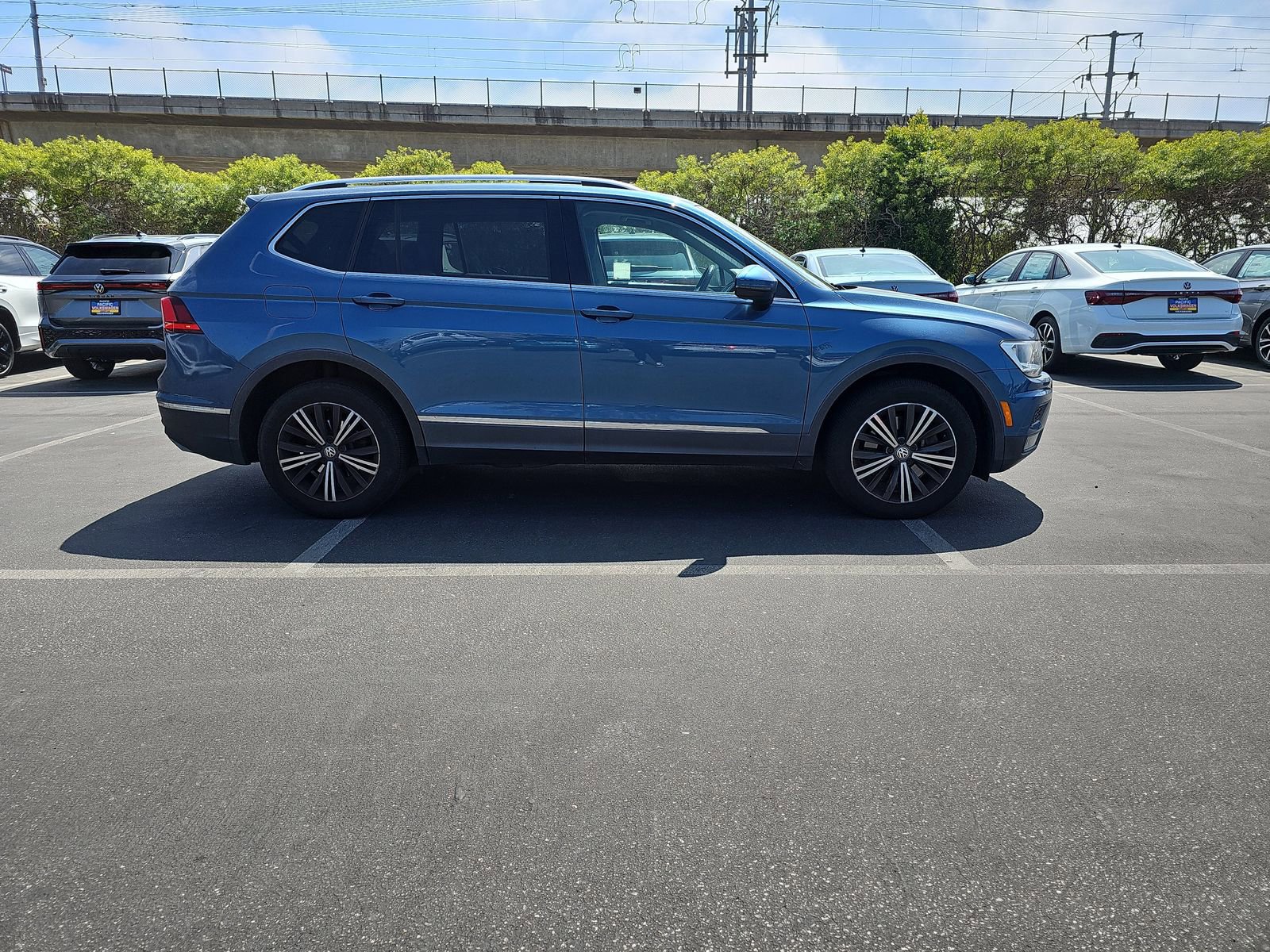 Used 2019 Volkswagen Tiguan SEL FWD image 4