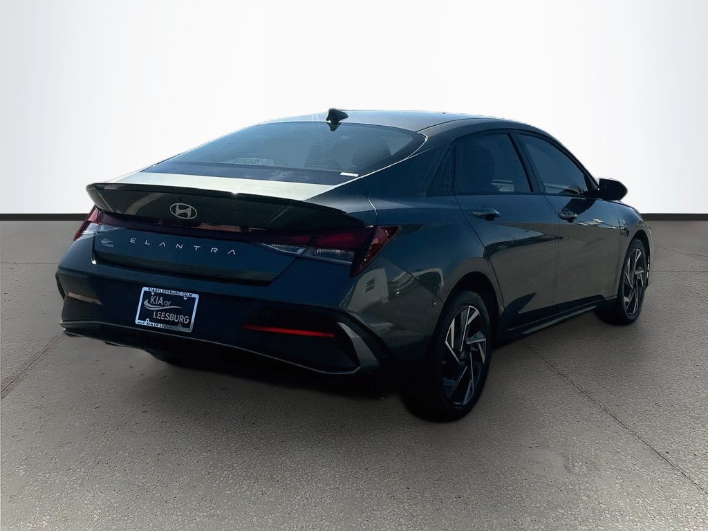 Used 2025 Hyundai Elantra Sport FWD image 7